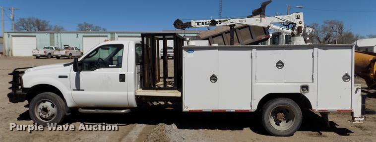 image for item FA9616 2003 Ford F550 utility truck with crane