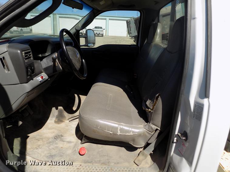 image for item FA9616 2003 Ford F550 utility truck with crane