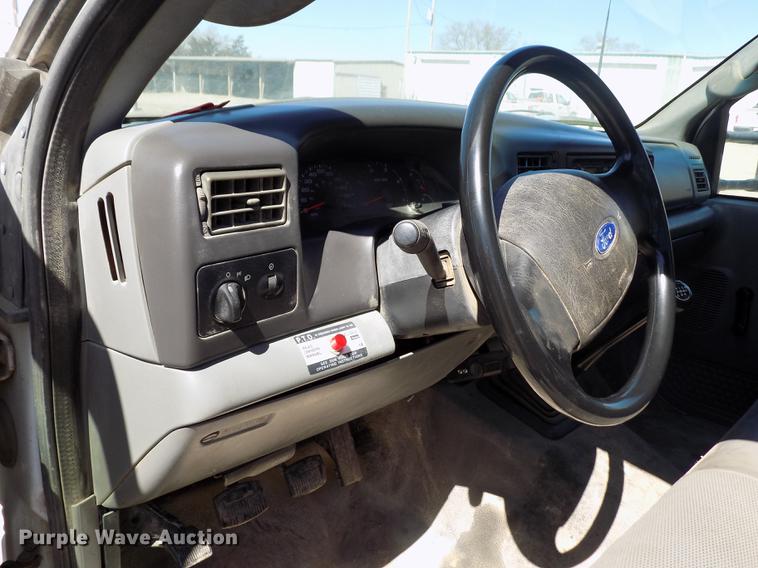 image for item FA9616 2003 Ford F550 utility truck with crane