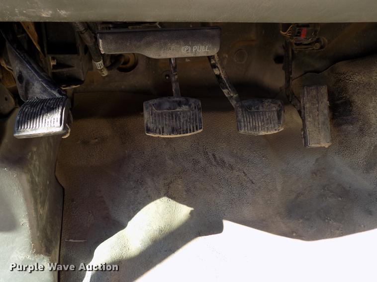 image for item FA9616 2003 Ford F550 utility truck with crane