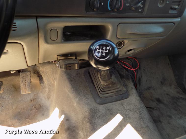 image for item FA9616 2003 Ford F550 utility truck with crane