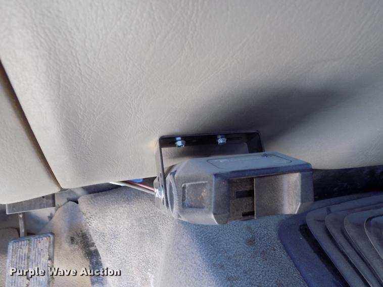 image for item FA9616 2003 Ford F550 utility truck with crane