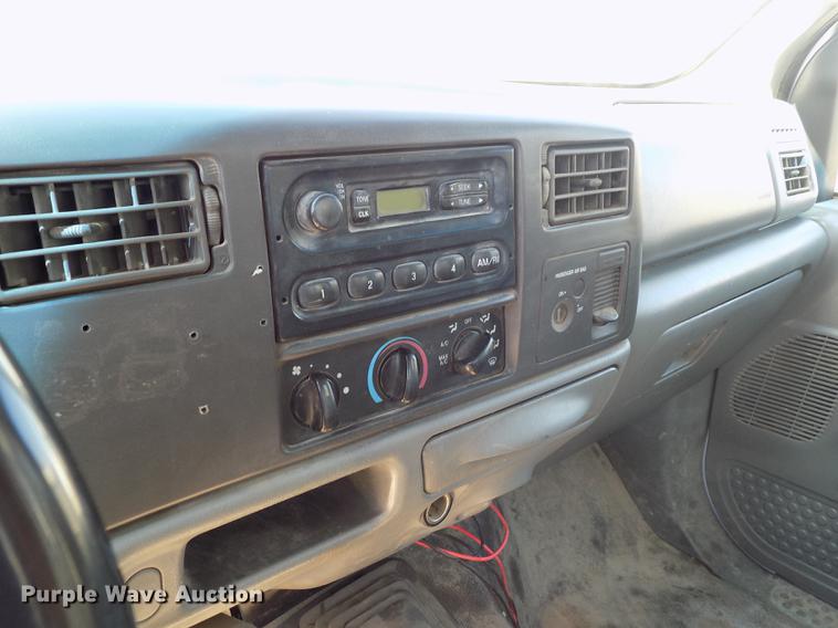 image for item FA9616 2003 Ford F550 utility truck with crane