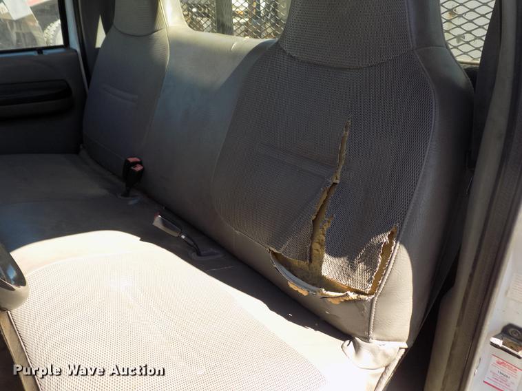 image for item FA9616 2003 Ford F550 utility truck with crane