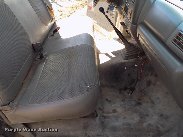 image for item FA9616 2003 Ford F550 utility truck with crane