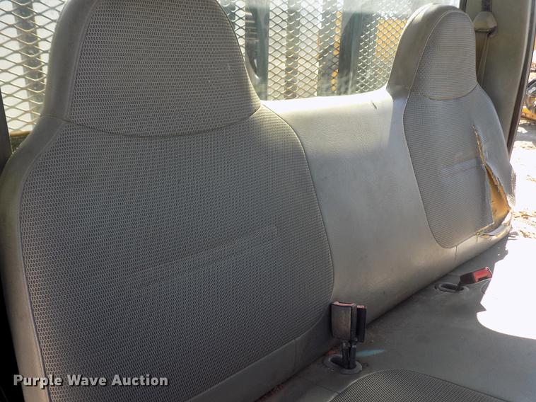 image for item FA9616 2003 Ford F550 utility truck with crane