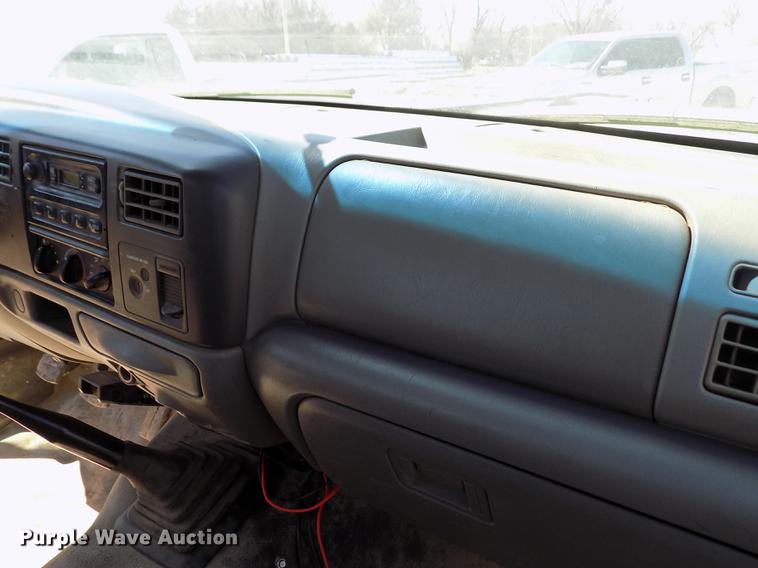 image for item FA9616 2003 Ford F550 utility truck with crane