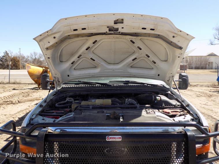 image for item FA9616 2003 Ford F550 utility truck with crane