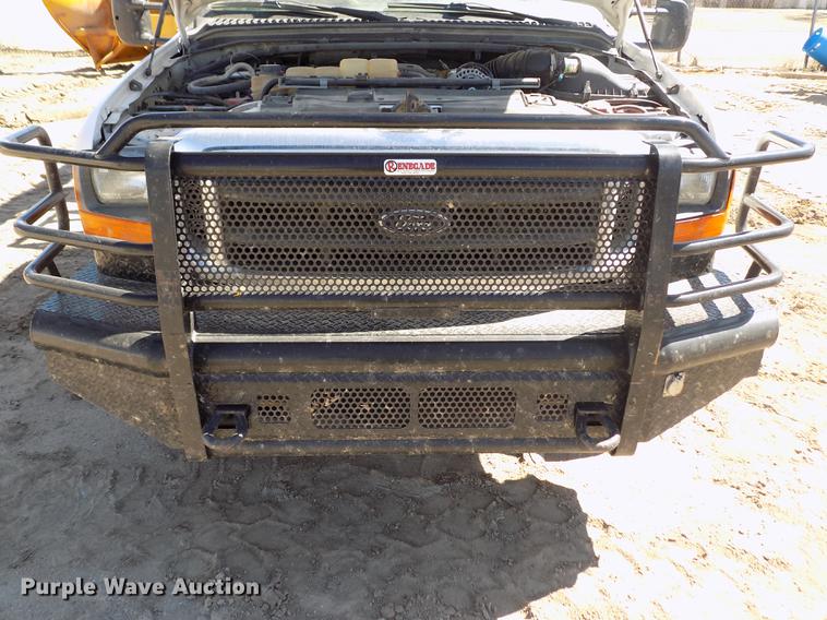 image for item FA9616 2003 Ford F550 utility truck with crane