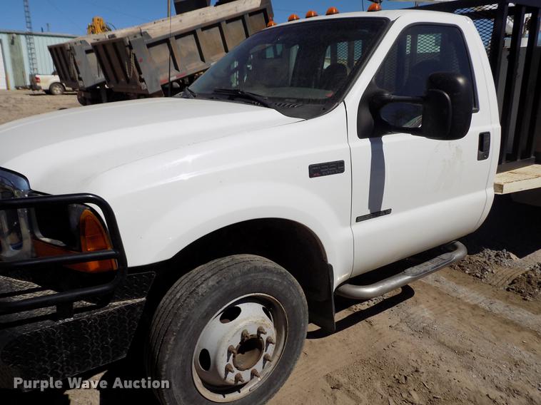 image for item FA9616 2003 Ford F550 utility truck with crane