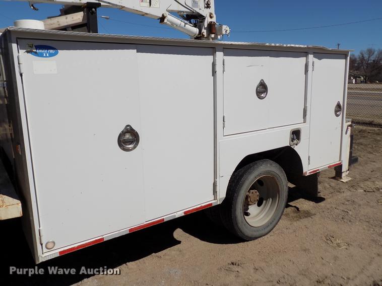 image for item FA9616 2003 Ford F550 utility truck with crane