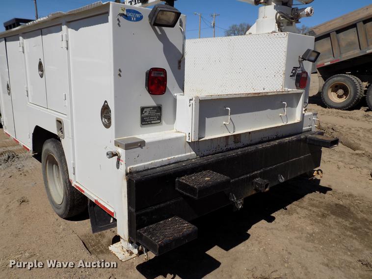 image for item FA9616 2003 Ford F550 utility truck with crane