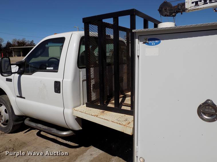 image for item FA9616 2003 Ford F550 utility truck with crane