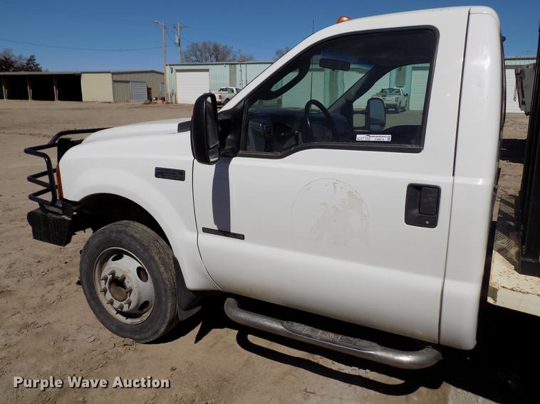 image for item FA9616 2003 Ford F550 utility truck with crane