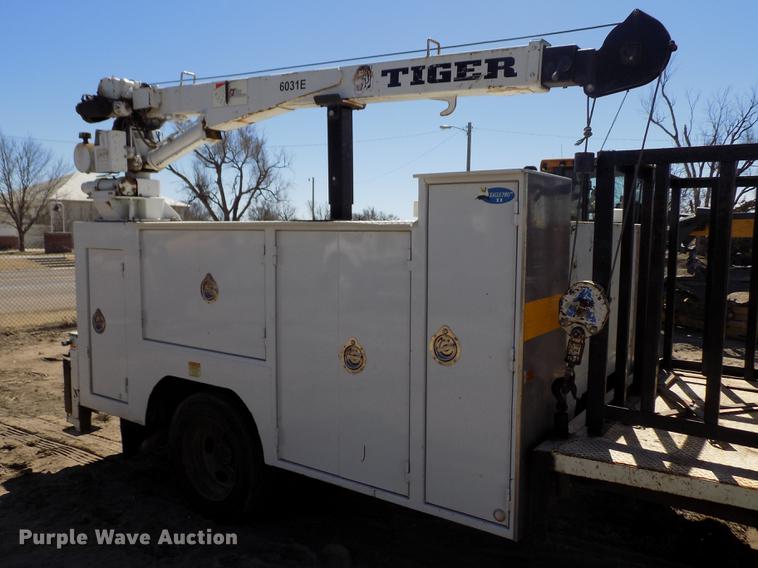 image for item FA9616 2003 Ford F550 utility truck with crane