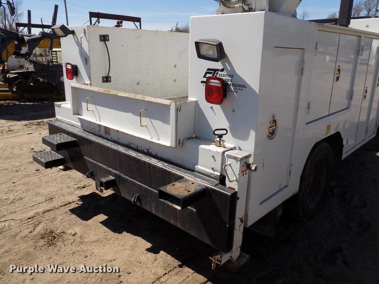 image for item FA9616 2003 Ford F550 utility truck with crane