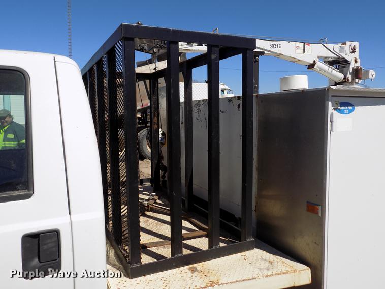 image for item FA9616 2003 Ford F550 utility truck with crane