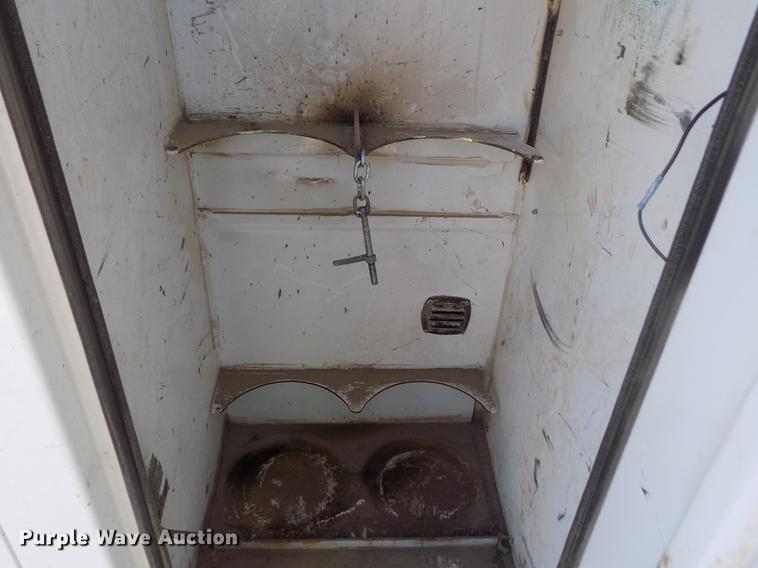 image for item FA9616 2003 Ford F550 utility truck with crane