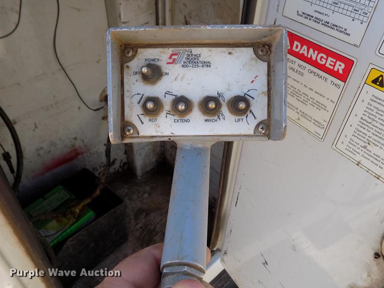 image for item FA9616 2003 Ford F550 utility truck with crane