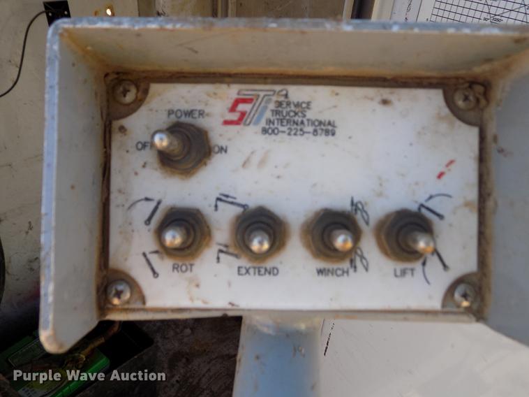 image for item FA9616 2003 Ford F550 utility truck with crane