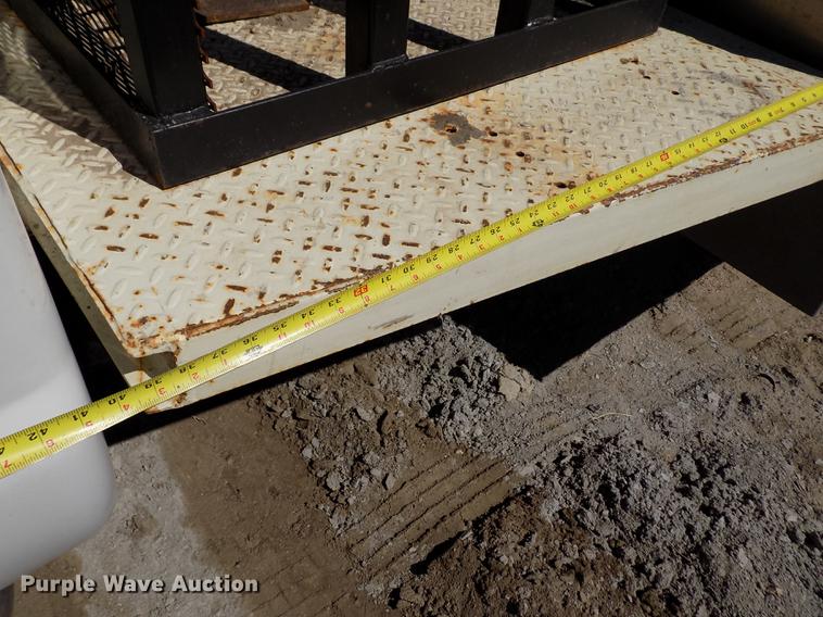 image for item FA9616 2003 Ford F550 utility truck with crane