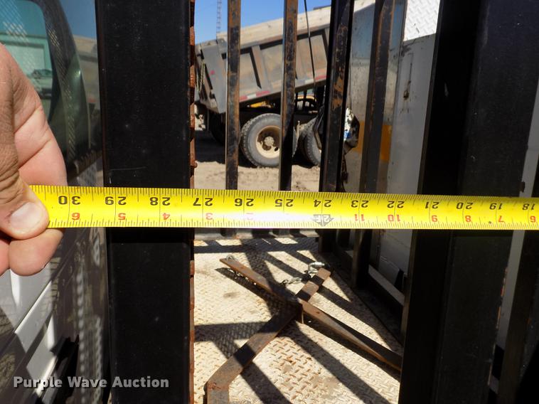 image for item FA9616 2003 Ford F550 utility truck with crane