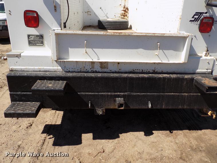 image for item FA9616 2003 Ford F550 utility truck with crane