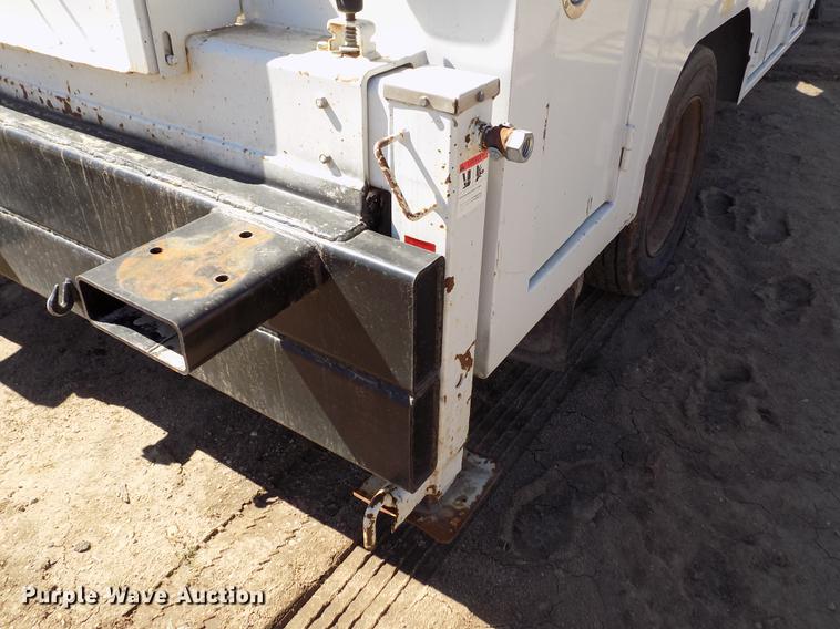 image for item FA9616 2003 Ford F550 utility truck with crane