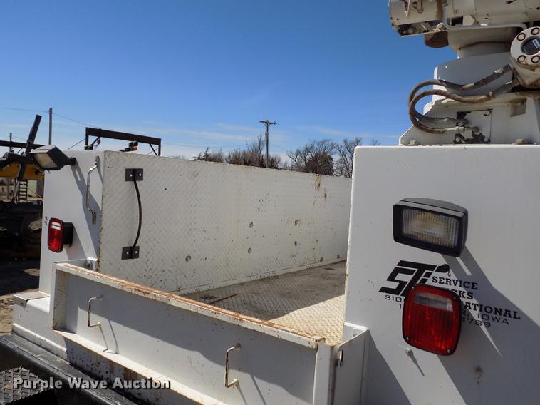 image for item FA9616 2003 Ford F550 utility truck with crane