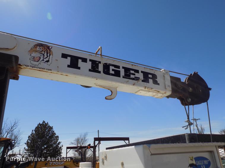 image for item FA9616 2003 Ford F550 utility truck with crane