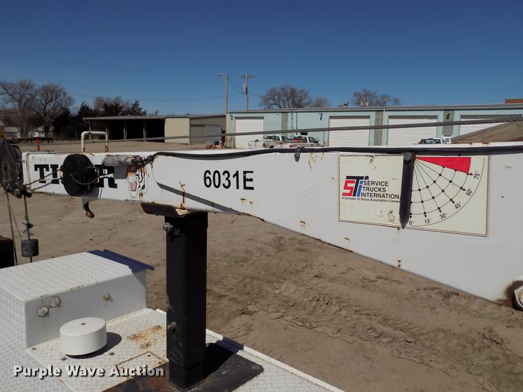 image for item FA9616 2003 Ford F550 utility truck with crane