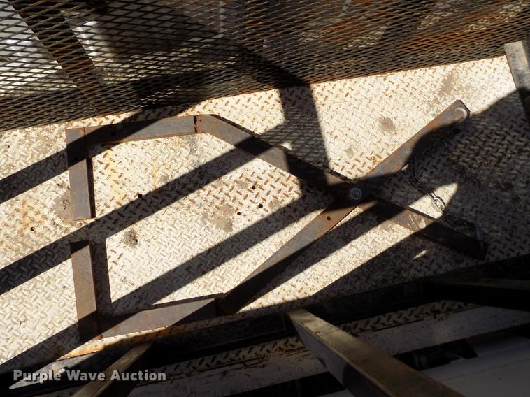 image for item FA9616 2003 Ford F550 utility truck with crane