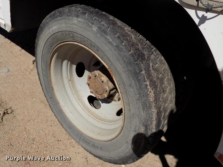 image for item FA9616 2003 Ford F550 utility truck with crane