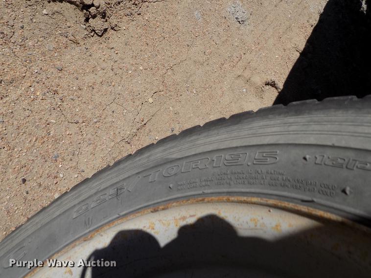 image for item FA9616 2003 Ford F550 utility truck with crane