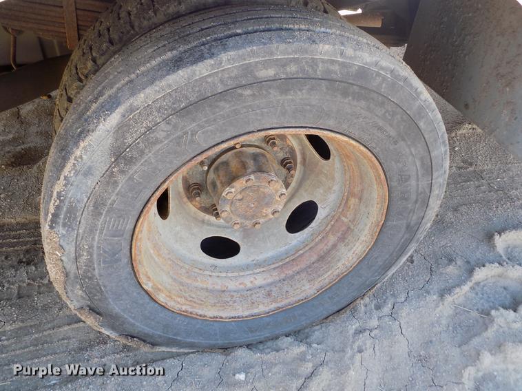 image for item FA9616 2003 Ford F550 utility truck with crane