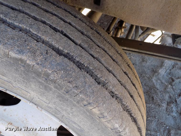 image for item FA9616 2003 Ford F550 utility truck with crane