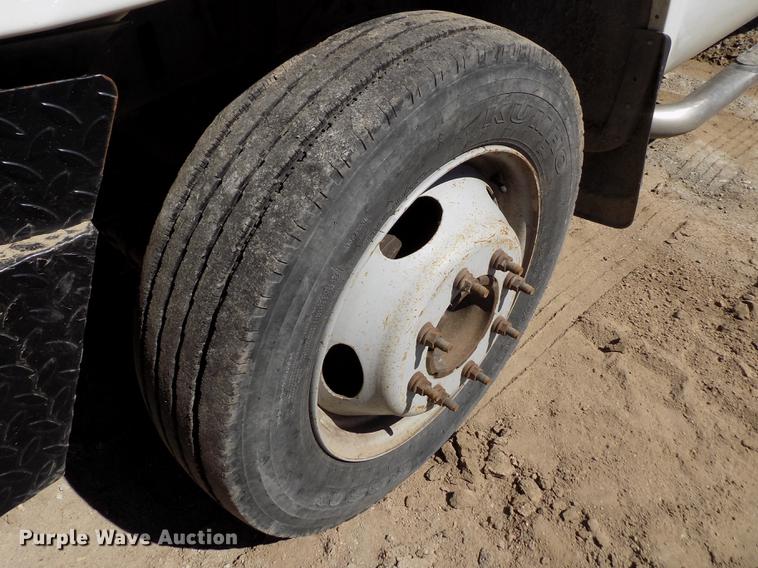 image for item FA9616 2003 Ford F550 utility truck with crane