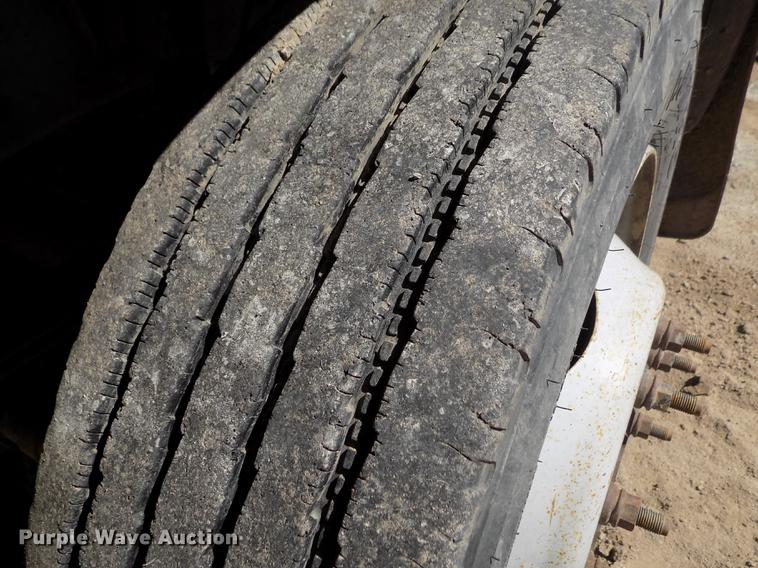 image for item FA9616 2003 Ford F550 utility truck with crane