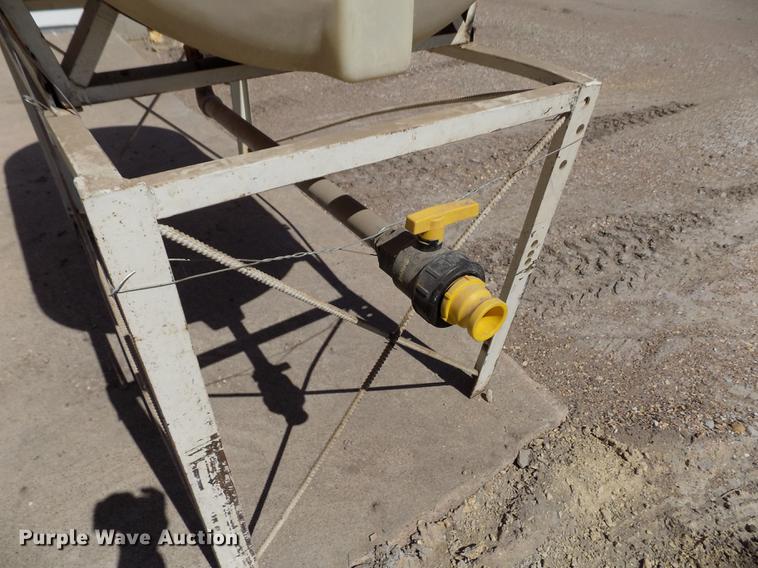 image for item FA9617 (2) poly tanks