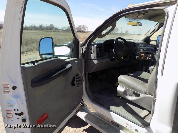 image for item FA9618 2006 Ford F550 Super Duty XL flatbed truck