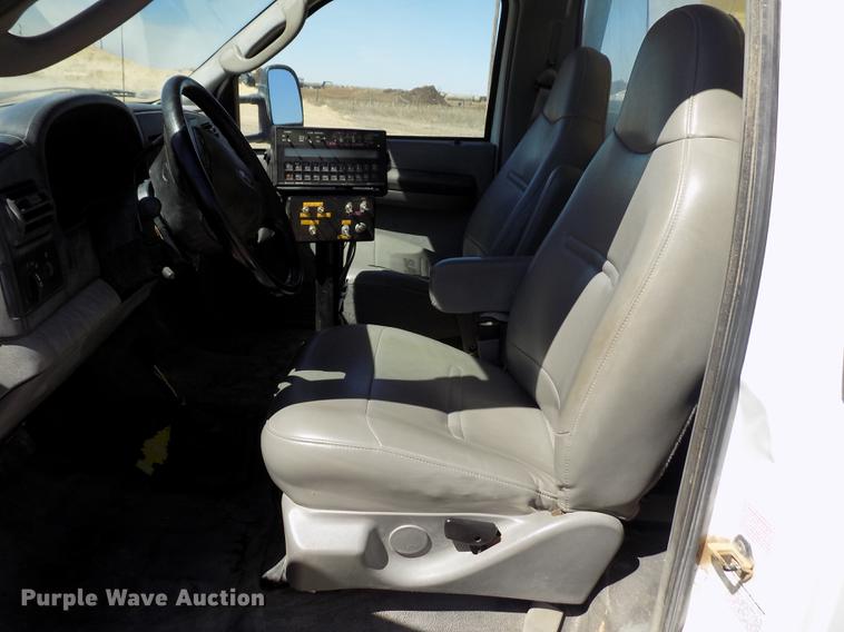 image for item FA9618 2006 Ford F550 Super Duty XL flatbed truck