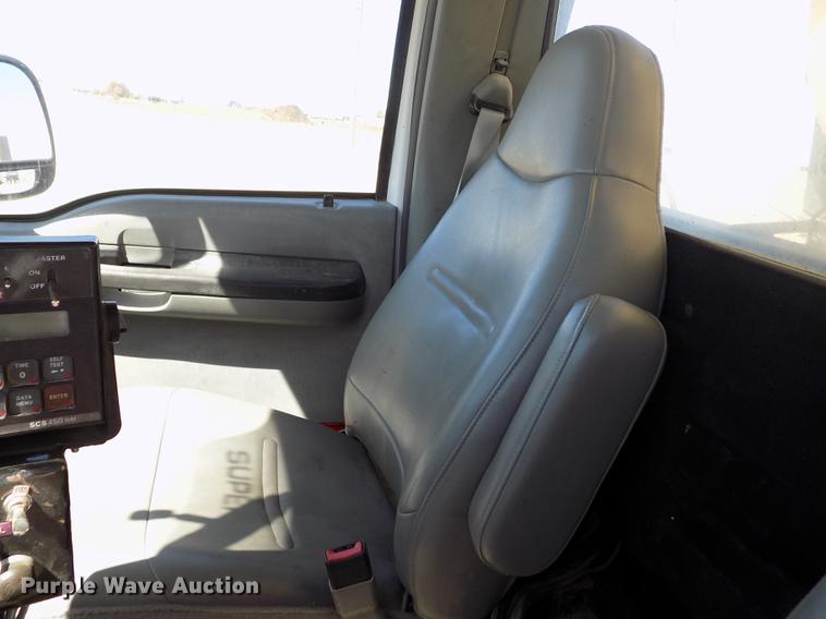 image for item FA9618 2006 Ford F550 Super Duty XL flatbed truck