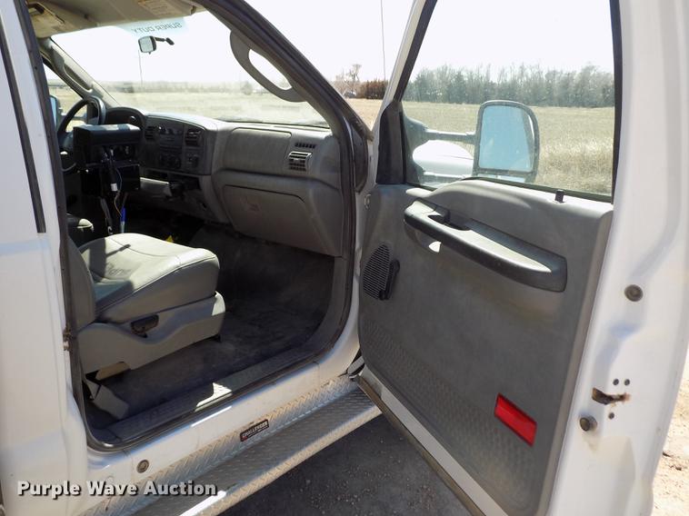 image for item FA9618 2006 Ford F550 Super Duty XL flatbed truck