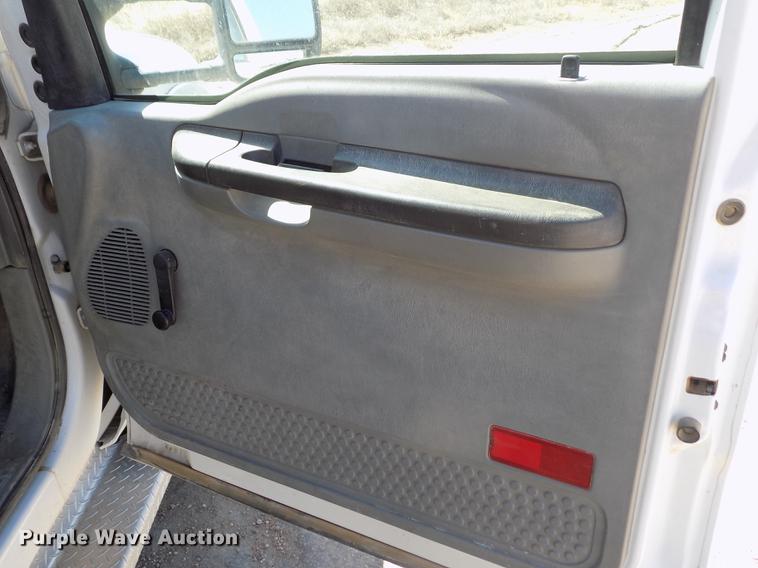 image for item FA9618 2006 Ford F550 Super Duty XL flatbed truck