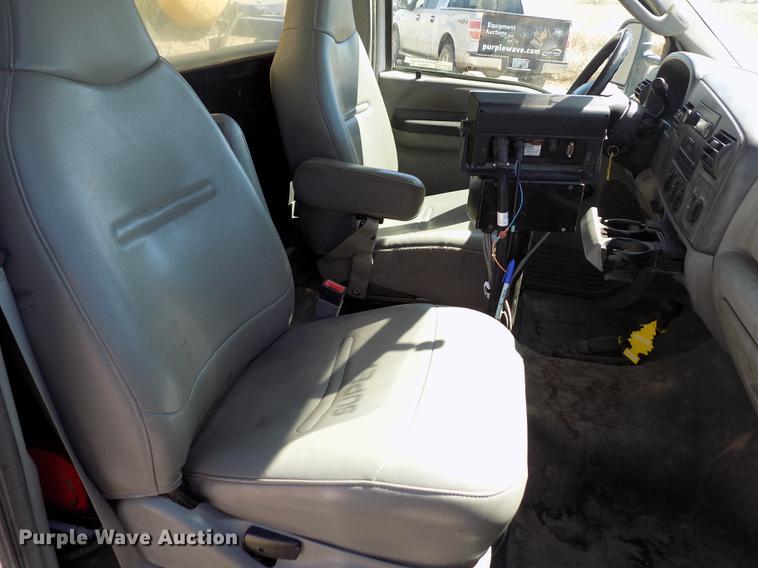 image for item FA9618 2006 Ford F550 Super Duty XL flatbed truck