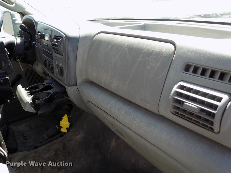 image for item FA9618 2006 Ford F550 Super Duty XL flatbed truck