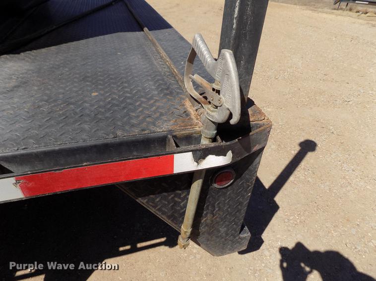 image for item FA9618 2006 Ford F550 Super Duty XL flatbed truck