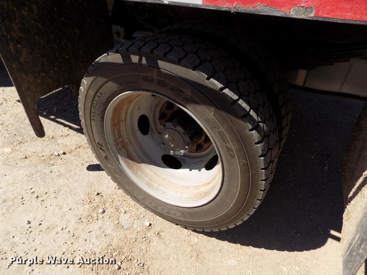 image for item FA9618 2006 Ford F550 Super Duty XL flatbed truck