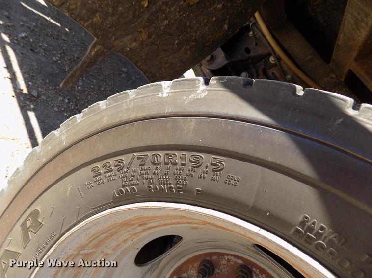 image for item FA9618 2006 Ford F550 Super Duty XL flatbed truck