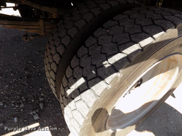 image for item FA9618 2006 Ford F550 Super Duty XL flatbed truck